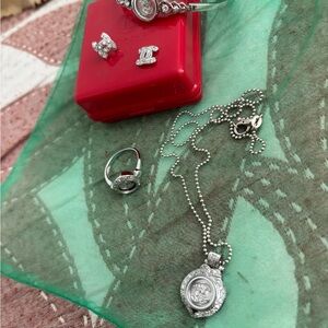 Dazzling Silver Necklace with Crystal Accents